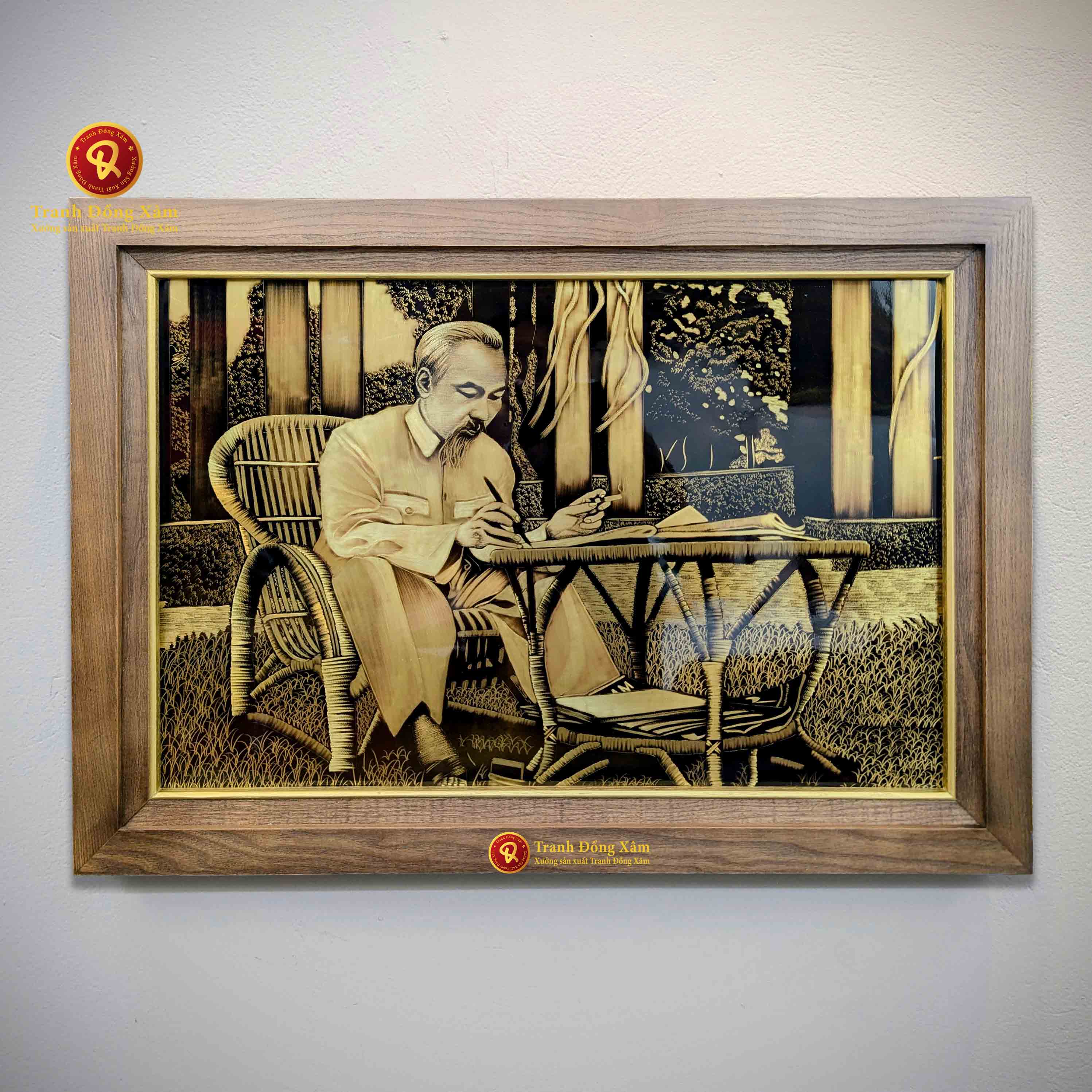tranh Bác Hồ ngồi ghế mây làm việc