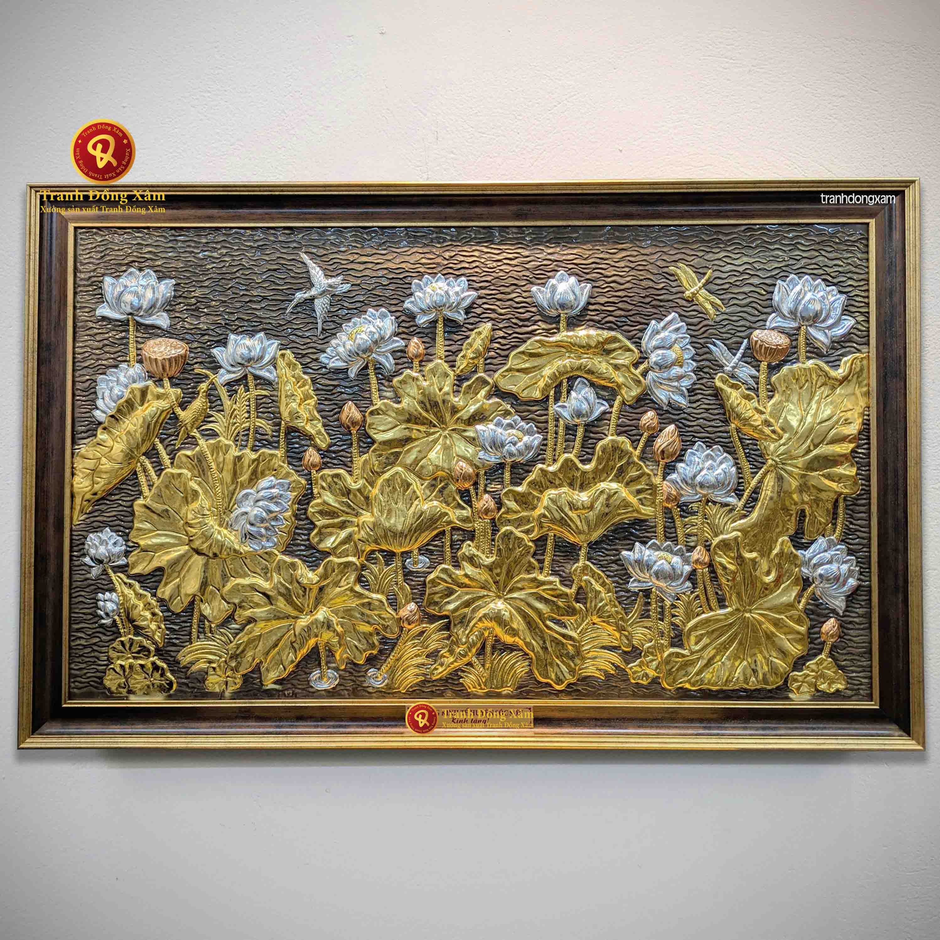 tranh hoa sen bạc dát vàng